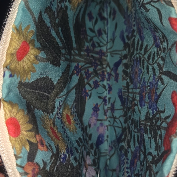 Gucci Shimmering Pink Beauty Pouch - Picture 2 of 3